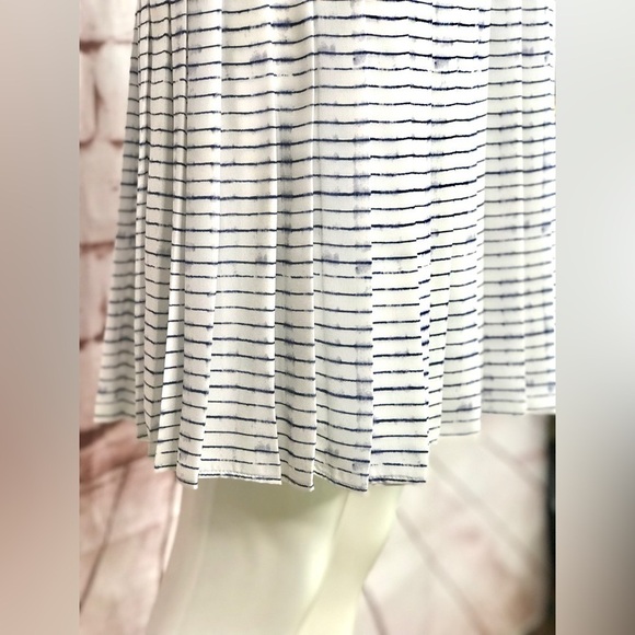VINCE blurred lines pleated Navy on White Skirt Size 2 - Picture 11 of 15